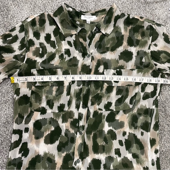 Equipment Femme Slim Signature Silk Shirt Leopard Print Green - Picture 7 of 11